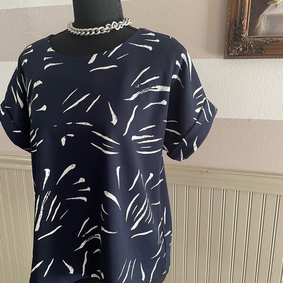 MELLODAY Blue and White Graphic Boxy Blouse - Picture 6 of 8